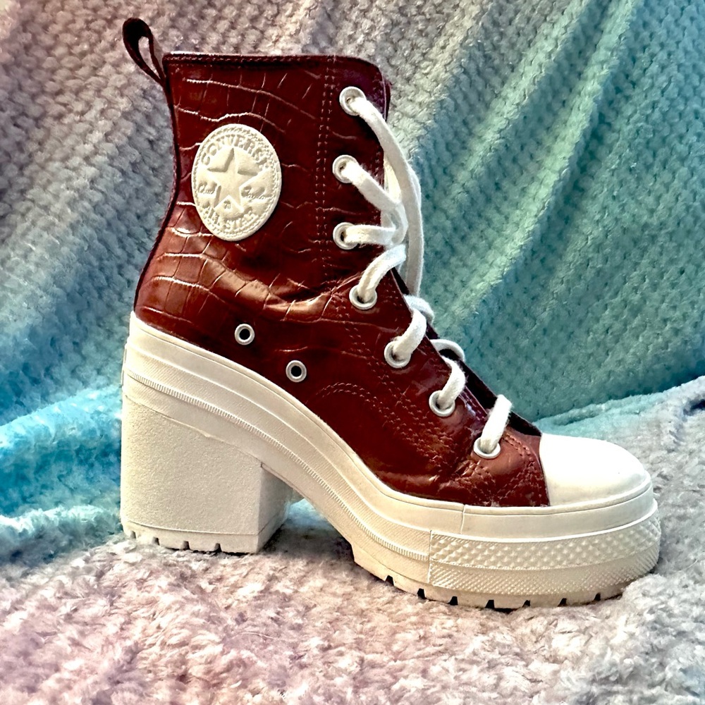 Women’s Converse Chuck 70 de Luxe Heel High Top Leather red